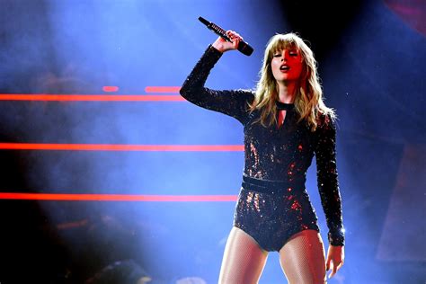 Taylor Swift Cancels Live Appearances for Rest of the Year - Bloomberg