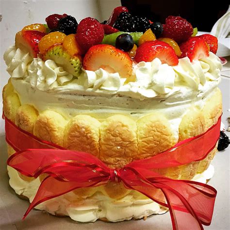 Sponge cake with fruit | Desserts, Mini cheesecake, Food