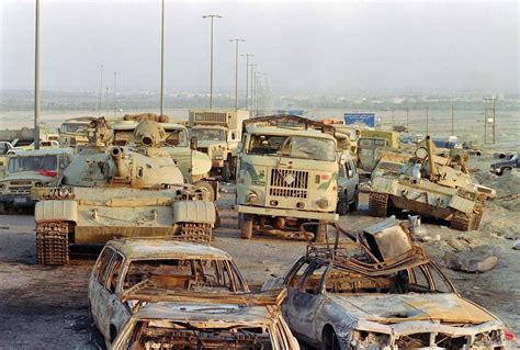 Iraqi Highway of Death, 1991 [1200x807] : r/MilitaryPorn