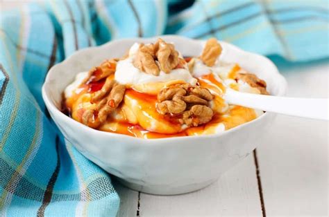 Greek Yogurt with Honey and Walnuts recipe (Yiaourti me meli) - My Greek Dish