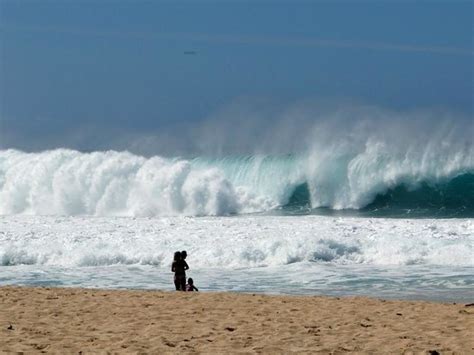 Banzai Pipeline on North Shore of Oahu, Hawaii - Picture of Ehukai Beach Park, Pupukea - TripAdvisor