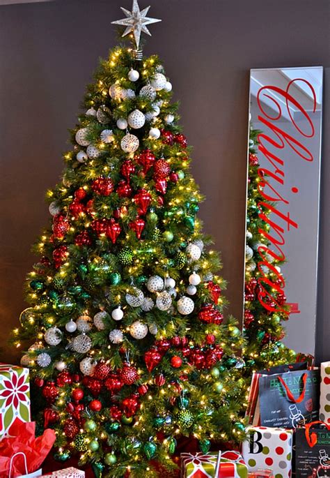 Christmas Tree Ideas: How to Decorate a Christmas Tree