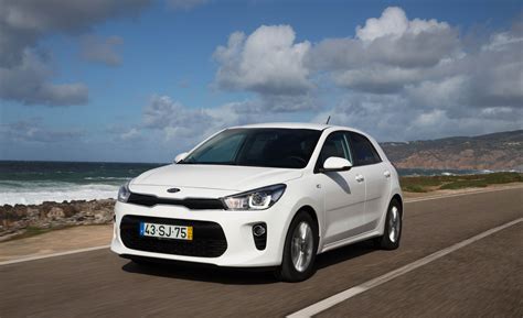 2018 Kia Rio Hatchback White Test Drive Gallery (Photo 4 of 49)