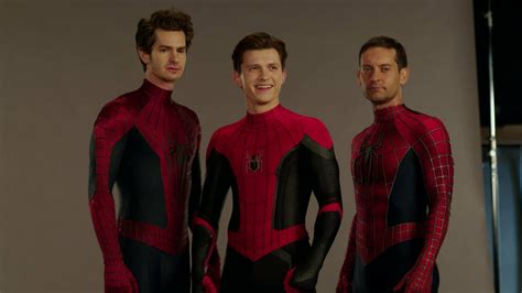 2560x14402020 Tom Holland Andrew Garfield and Tobey Maguire Peter Parker Spider-Man ...