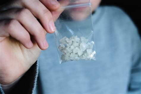 What is Crack Cocaine Addiction? Symptoms, Withdrawal, and Treatment.