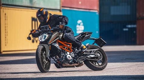 2023 KTM 125 Duke & 390 Duke revealed for Europe | HT Auto