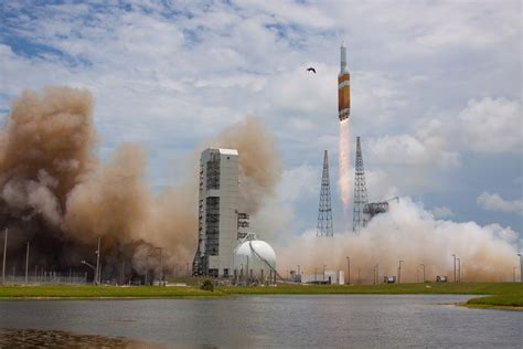 These Photos Of World's Largest Rocket Launch Are Incredible | Gizmodo ...