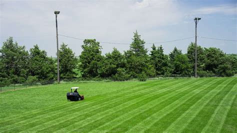 Lawn Striping: How to mow Stripes and Patterns - Exmark's Backyard Life