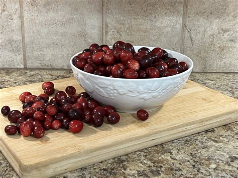 How to Can Jellied Cranberry Sauce - Becoming Homesteaders