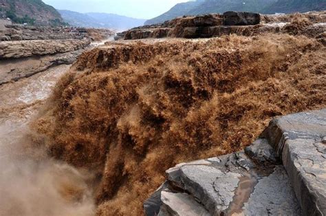 Hukou Waterfall: The Yellow Waterfall | Amusing Planet