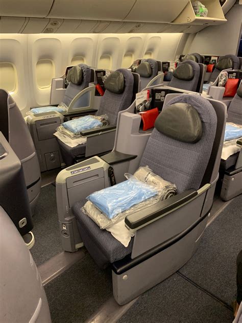 Review: United Airlines 767-400ER Business Class - Live and Let's Fly