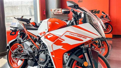 New KTM RC 125 Arrives At Dealer Showroom - First Look Walkaround