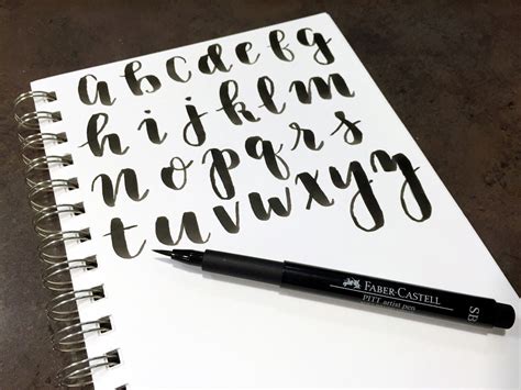 Resultado de imagem para brush pen hand lettering alphabet | Brush pen calligraphy, Lettering ...