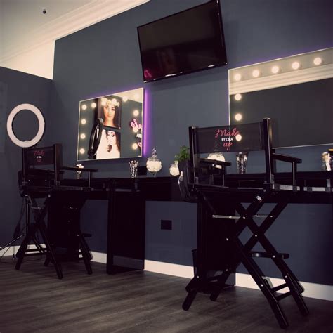 Beauty salon furniture & equipment: Beauty salon “MAKE UP” by Cira