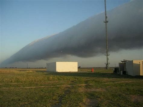 Mysterious Morning Glory Cloud Formation | Amusing Planet