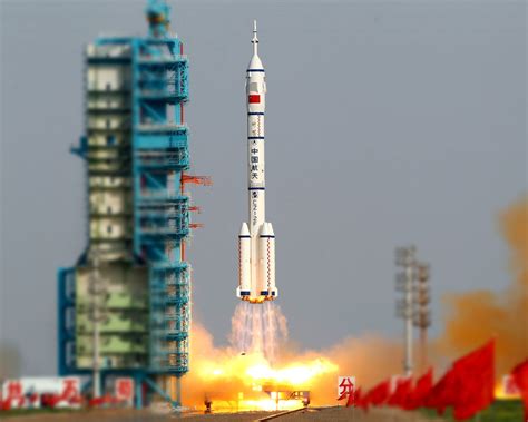 Orbiter.ch Space News: China launch Shenzhou-10 manned spacecraft