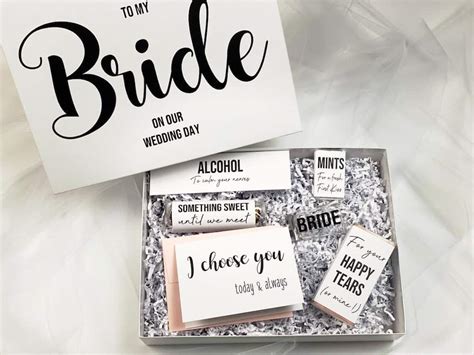 Wedding Gifts for Bride: 31 Charming Ideas for Your Future Wife (2021) - 365Canvas Blog