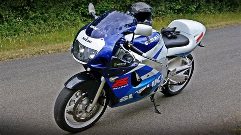 ᴴᴰ SUZUKI 600 GSX-R SRAD TopSpeed Insane Sound no exhaust - YouTube