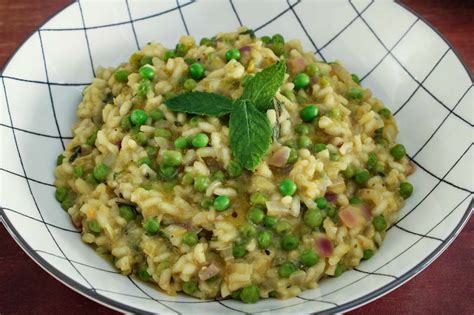 Vegan Pea and Mint Risotto (Gluten-Free) - The Pesky Vegan