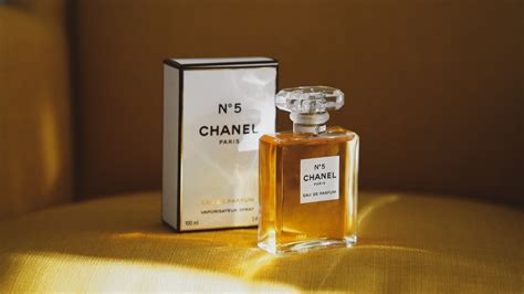 The 10 Best Classic Women's Perfumes: Top Perfumes For Women (2024) - Scent Grail