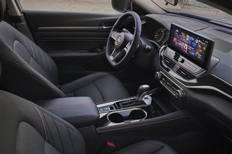 2025 Nissan Altima: 215 Interior Photos | U.S. News