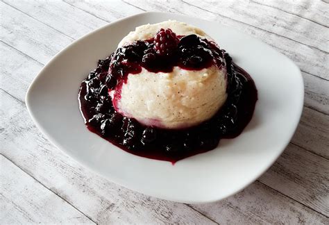 Semolina pudding with black currant sauce | Foodieopedia