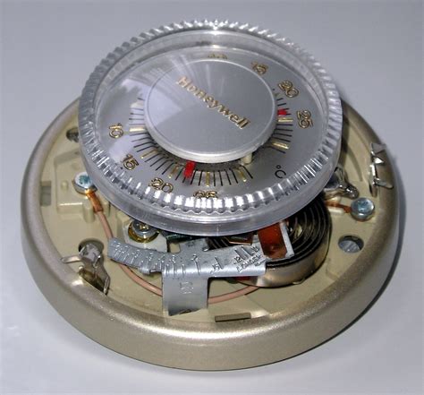 File:Honeywell thermostat open.jpg - Wikimedia Commons