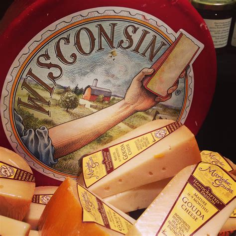 Wisconsin Macaroni and Cheese {Wisconsin Cheese Originals Festival} • a farmgirl's dabbles