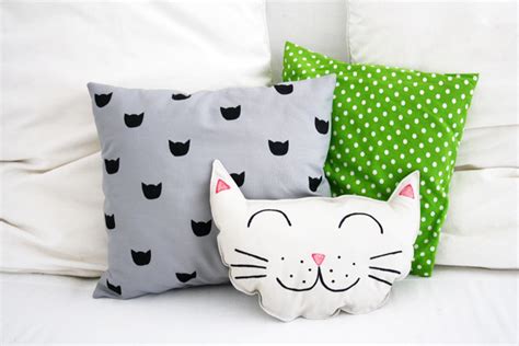 Luloveshandmade: DIY: Kitty Cat Pillow Set (Sewing and Printing Project)