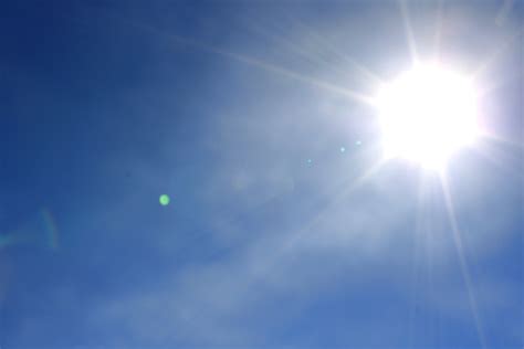 Bright Sun in Clear Blue Sky – Photos Public Domain