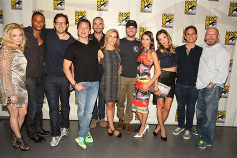 Arrow: The Cast Answers Fan Questions In Q&A Videos | GreenArrowTV