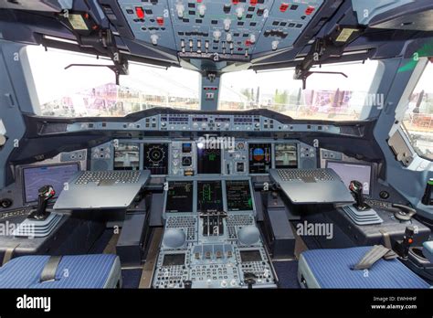 Airbus A380 cockpit. The A380 is the largest passenger airliner in the world Stock Photo - Alamy