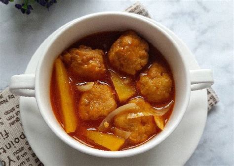 Resep Semur Bola Ayam Saos Tomat oleh Stefani Dessy - Cookpad