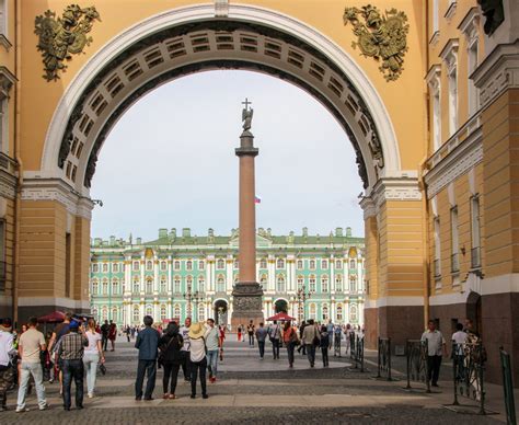 Russia's Saint Petersburg Attractions - Top Twelve Histoic Sites