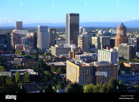 Portland Oregon skyline Stock Photo - Alamy