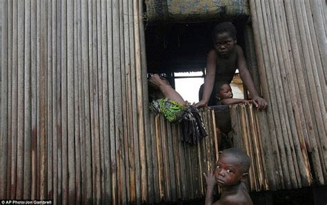 Makoko, a Floating Slum in Nigeria | Amusing Planet