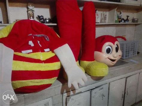 Jollibee mascot suit : r/creepydesign