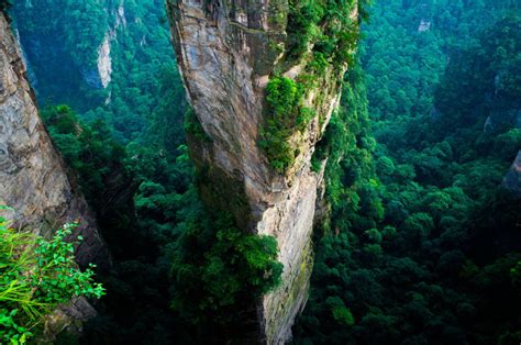 Avatar Floating Mountains in Zhangjiajie National Park, China - Hotelsclick.com