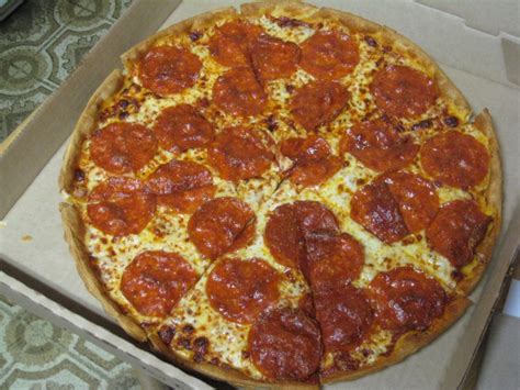 Review: Pizza Hut - Thin 'N Crispy Pepperoni Pizza