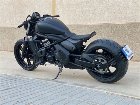 Kawasaki Vulcan S 650 customizada modificación a 240 monoplaza - Fiber Bull Motorcycles