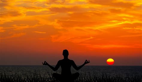 Sunset Meditation: Mastering Mindfulness in the Evening – Planet Meditation