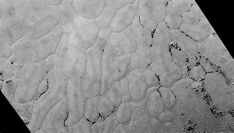 Pluto: New Horizons Images Show Surprising Terrain | TIME