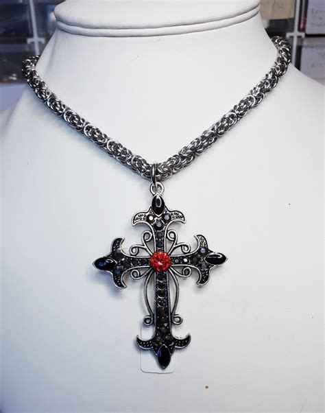 Gothic cross with Byzantine chain | Joyería gótica, Estilo de joyas ...