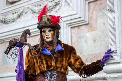 Venice Masks: All About Carnival Masks [Quick Guide]