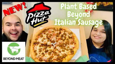 NEW Pizza Hut BEYOND Italian Sausage Pan Pizza Review!!! | Beyond Meat | Plant-Based 🌱🍕 - YouTube