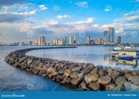 Port of Manila at Manila Bay, Philippines Editorial Photo - Image of harbours, manila: 144586456