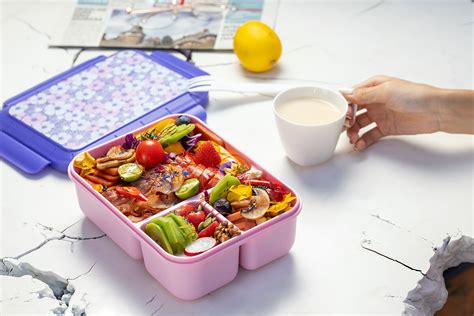 Large capacity leak-proof lunch box on it