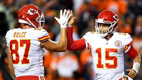 Chiefs' Travis Kelce Trolls Himself for Missing TD Pass To Mahomes