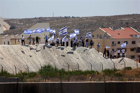 Documenting both sides of the Separation Wall, an Israel-Palestine ...