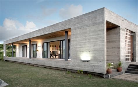 Rectangular Concrete House by Rethink